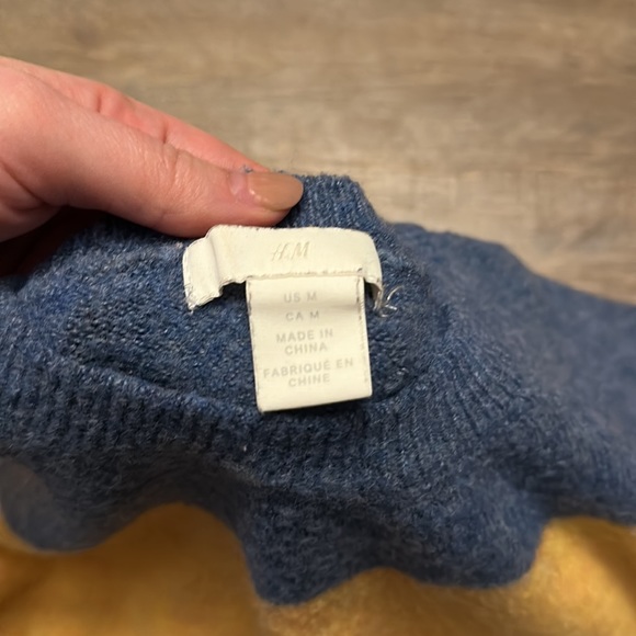 🌈 H&M Multicolor Striped Crew Neck Sweater - Picture 2 of 2